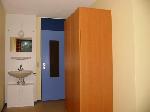 Cliquer ici pour agrandir la photo de la chambre 103 - vier + porte + garde-robe